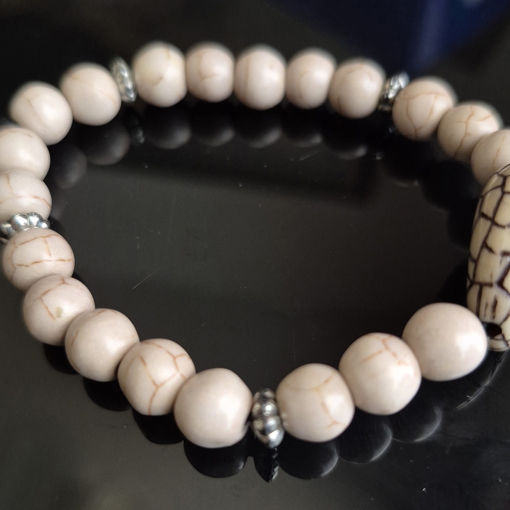 Handcrafted White Howlite Braclet with Safari Stone! - Picture 2 of 9
